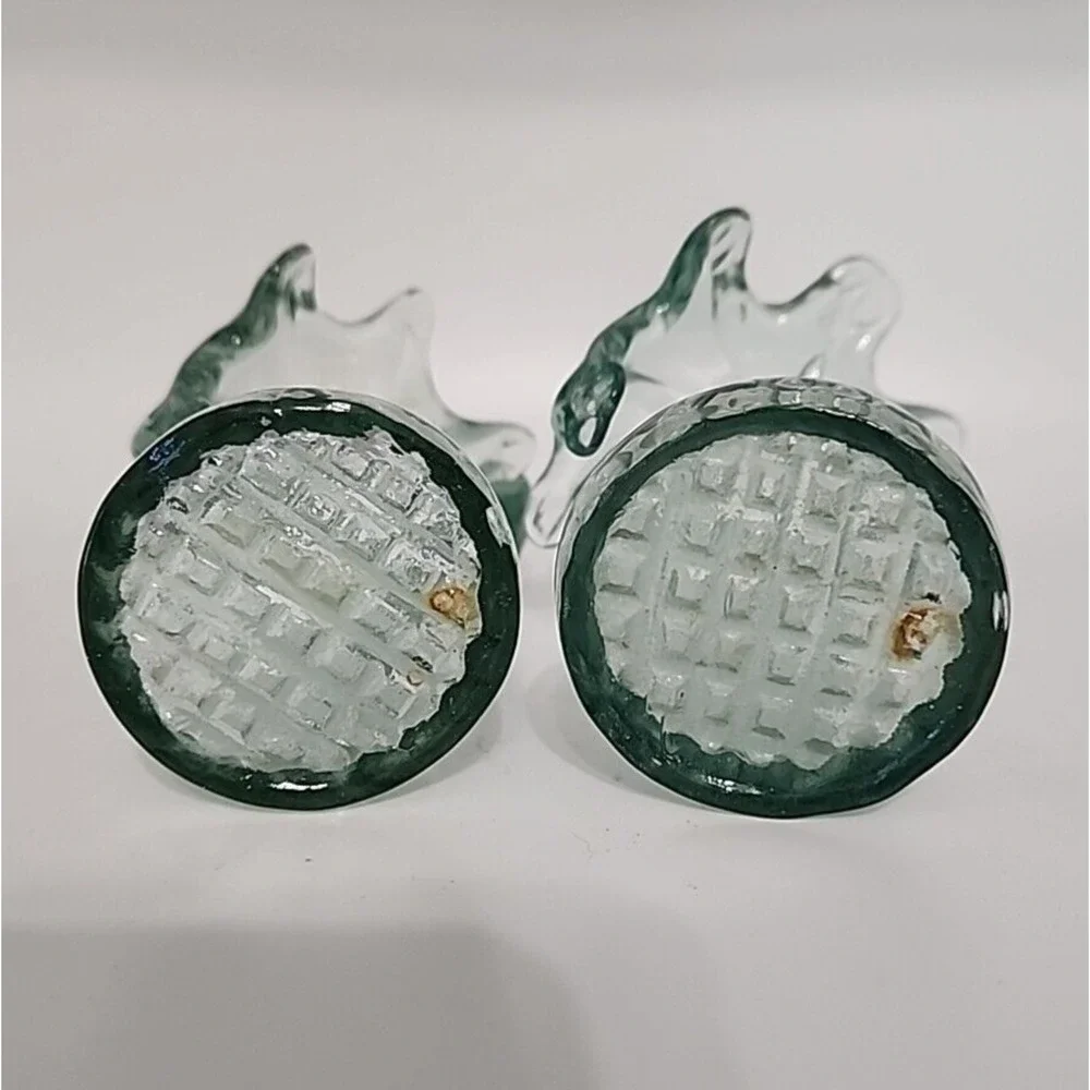 Vintage Matching Pair of Swan Glass Bud Vases 6.5in Green Blown Art‎ Glass FLAW